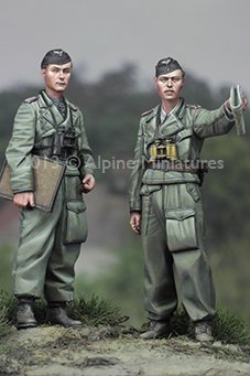 1/35 二战德国奥托卡尔尤斯与军官组 "第502重装甲营"