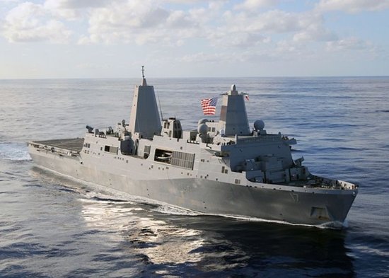 1/700 现代美国 LPD-17 圣安东尼奥号两栖船坞登陆舰