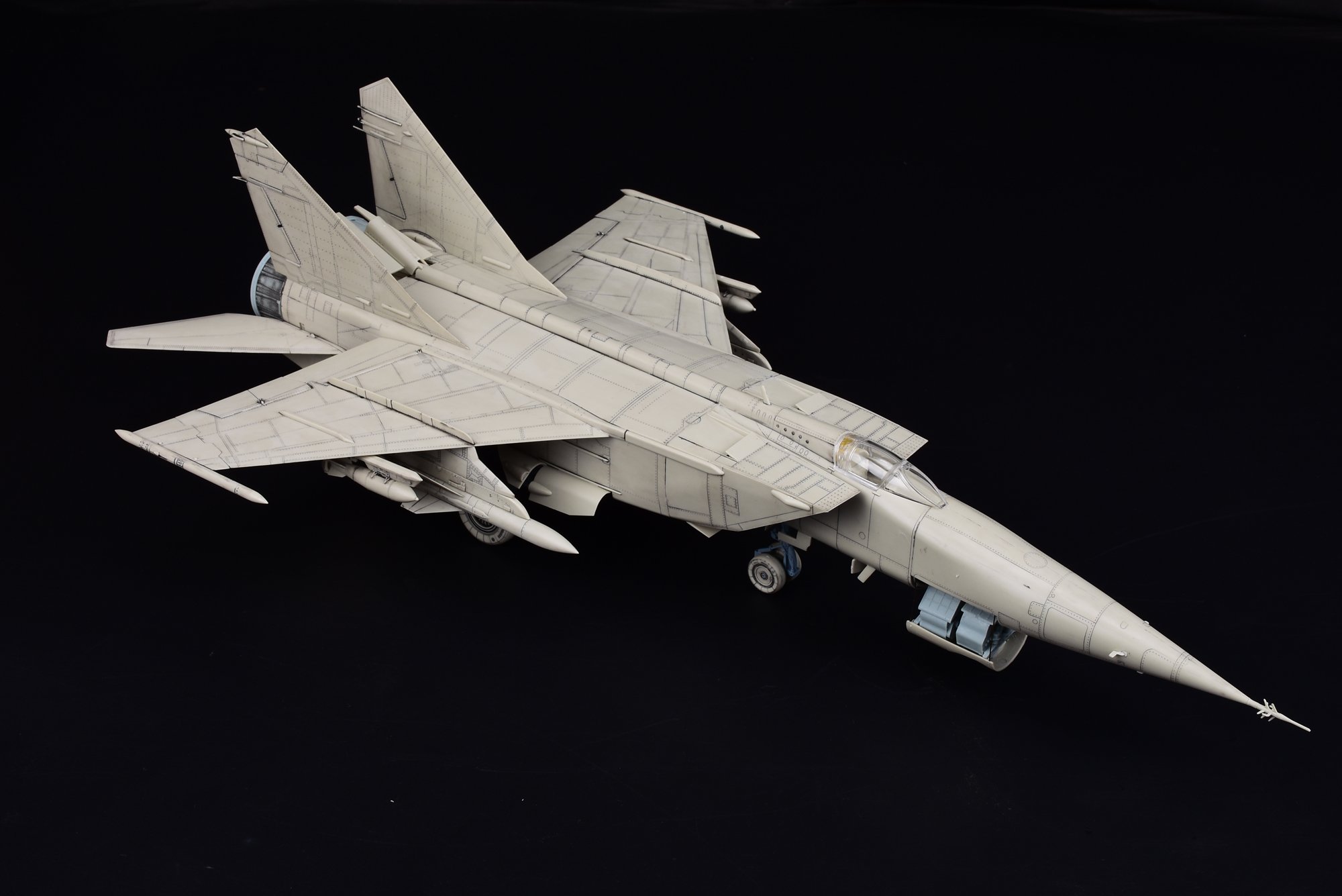 1/48 MiG-25RB/RBS 狐蝠侦察机 - 点击图像关闭