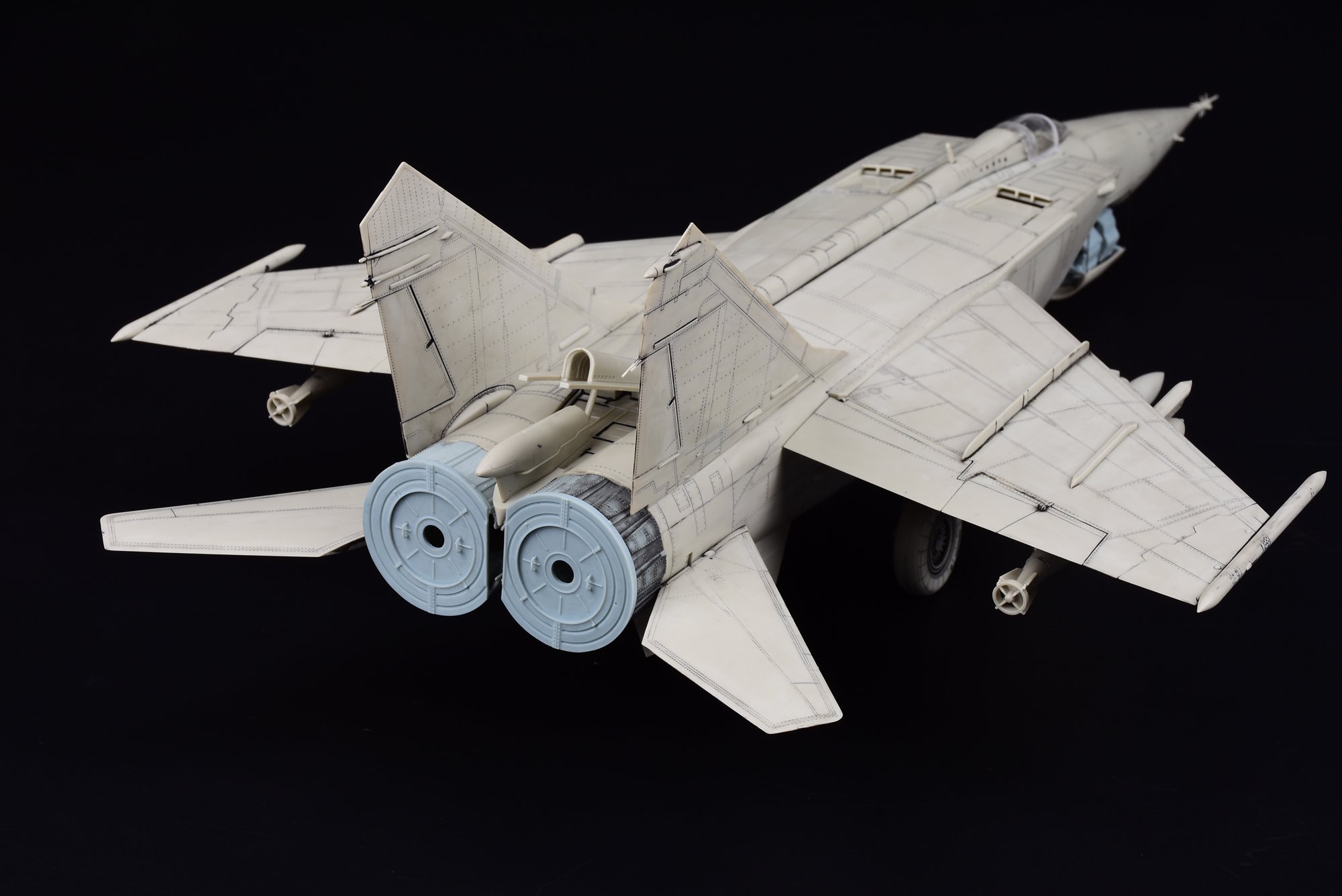 1/48 MiG-25RB/RBS 狐蝠侦察机 - 点击图像关闭