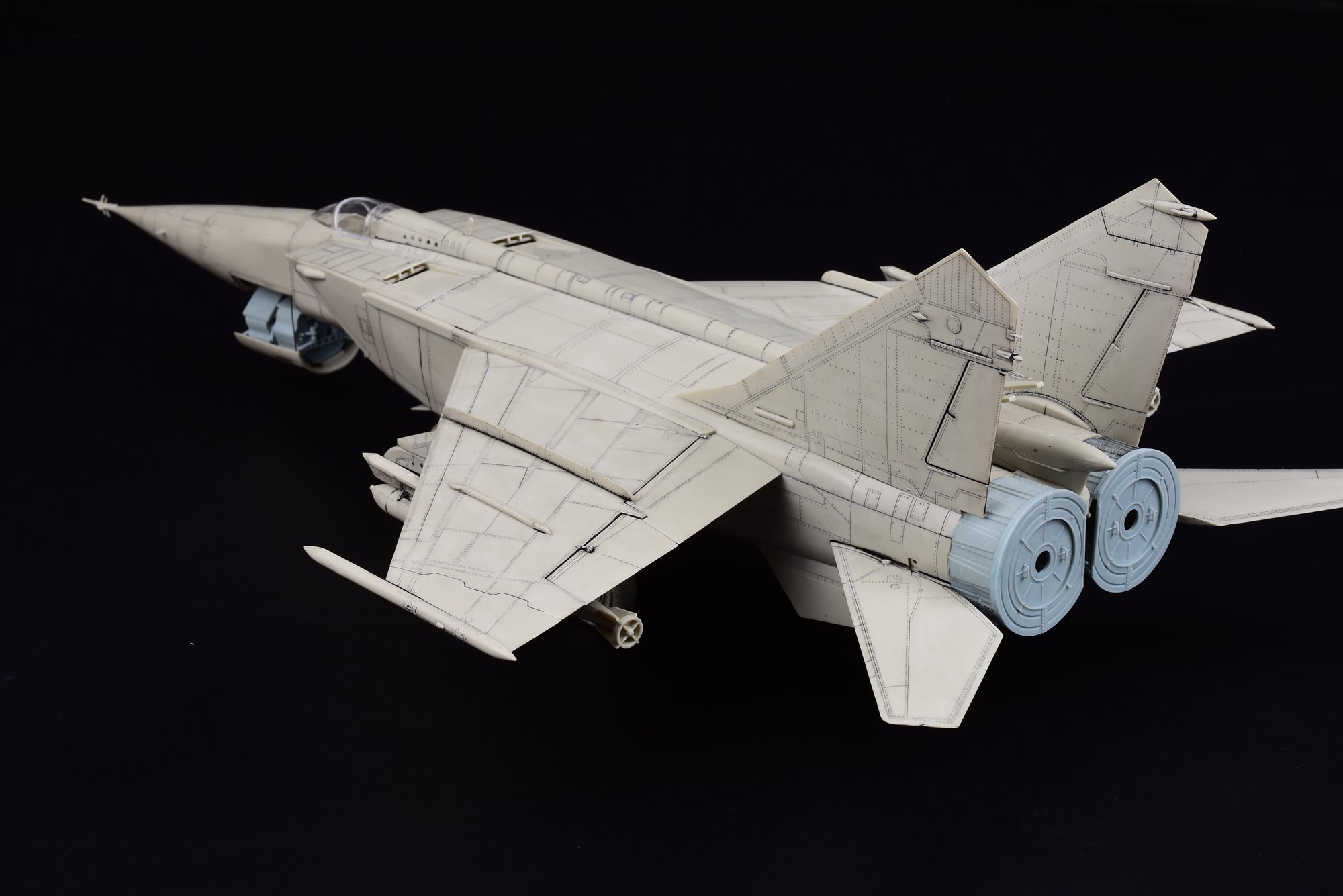 1/48 MiG-25RB/RBS 狐蝠侦察机