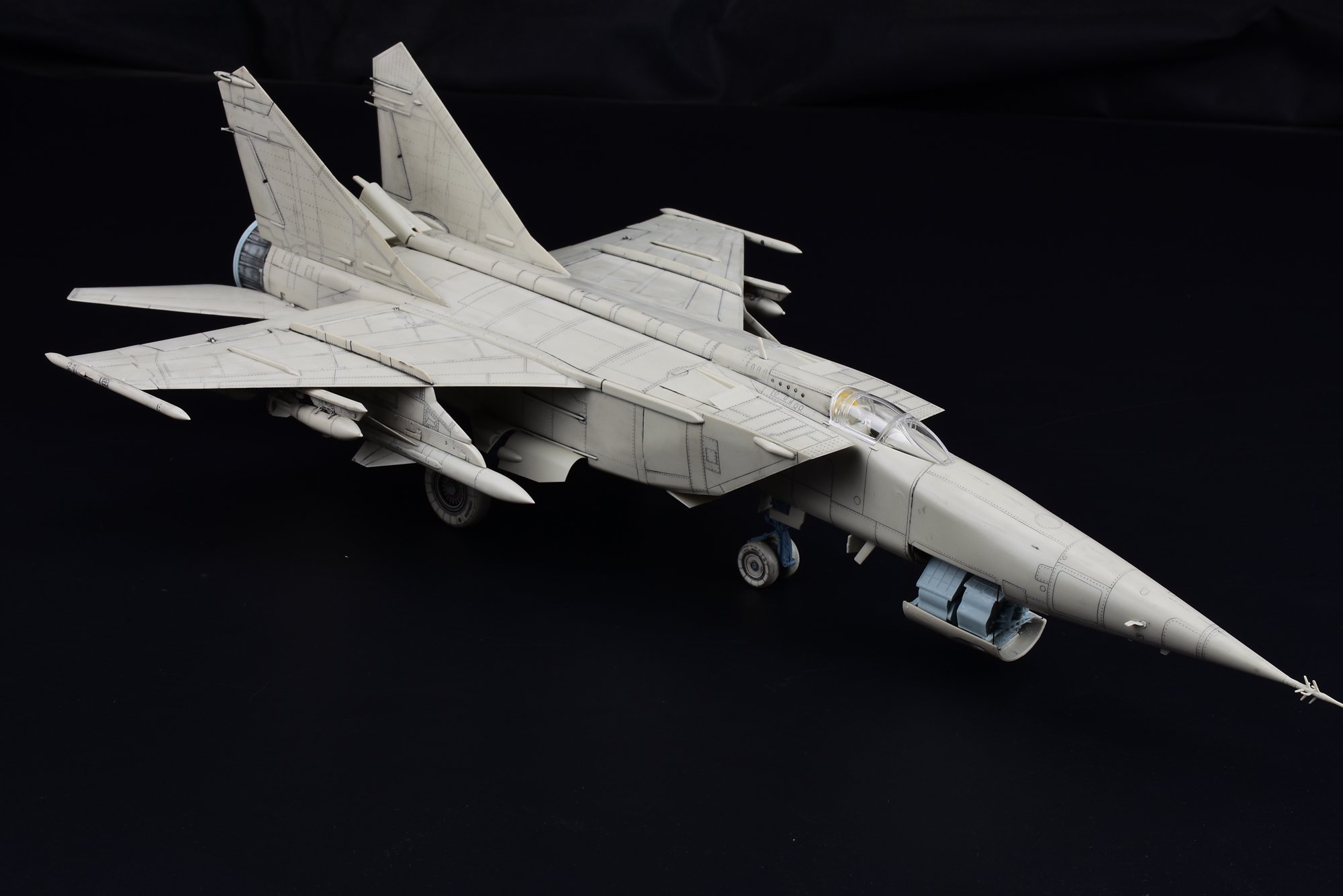 1/48 MiG-25RB/RBS 狐蝠侦察机