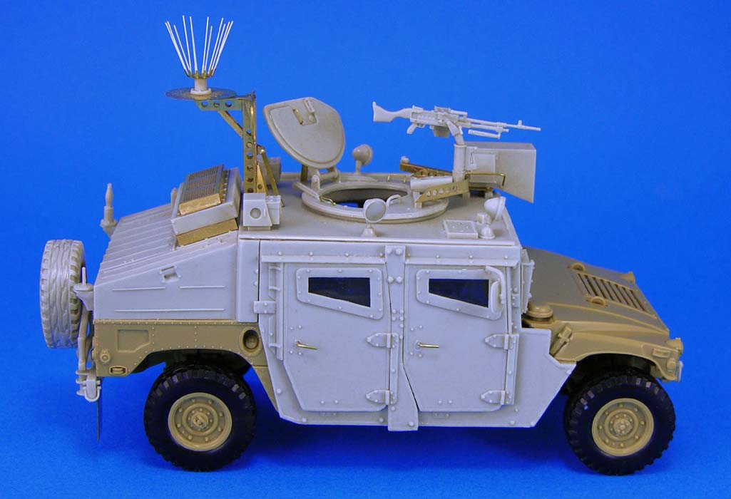1/35 现代以色列悍马装甲车通信指挥型改造件