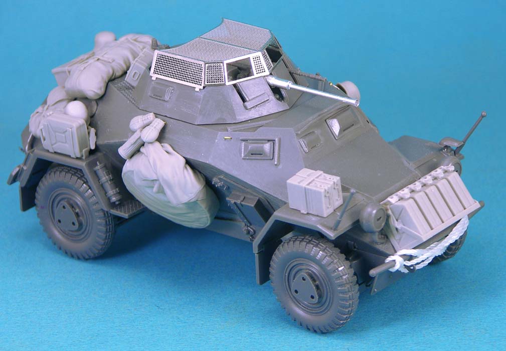 1/35 二战德国 Sd.Kfz.222 四轮装甲侦察车堆积物