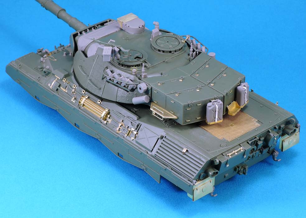 1/35 现代加拿大豹C2主战坦克细节改造件(配三花2004)