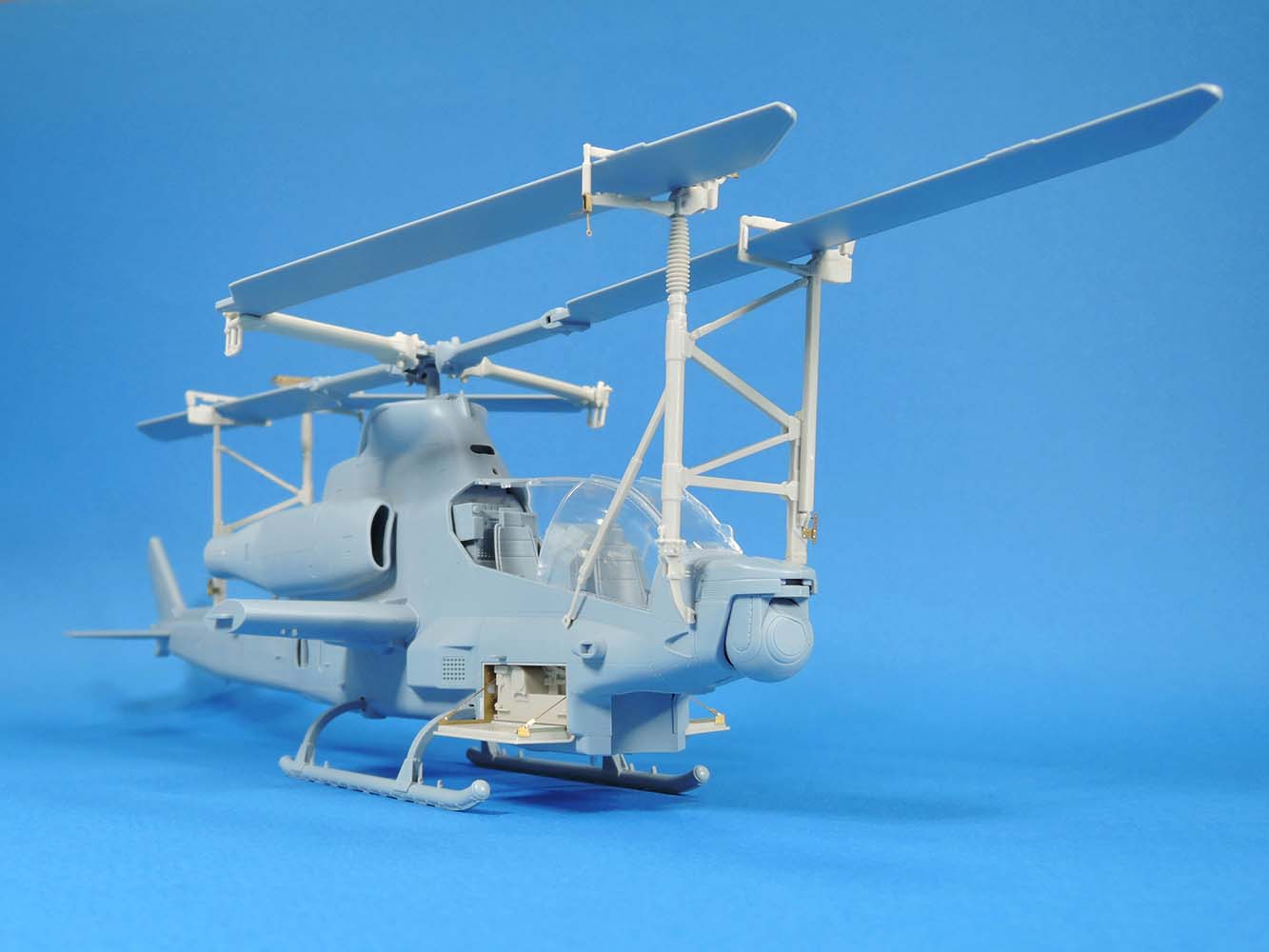 1/35 AH-1Z 螺旋桨折叠固定架改造件