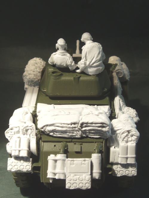1/35 二战新西兰猎犬装甲车乘员与堆积物