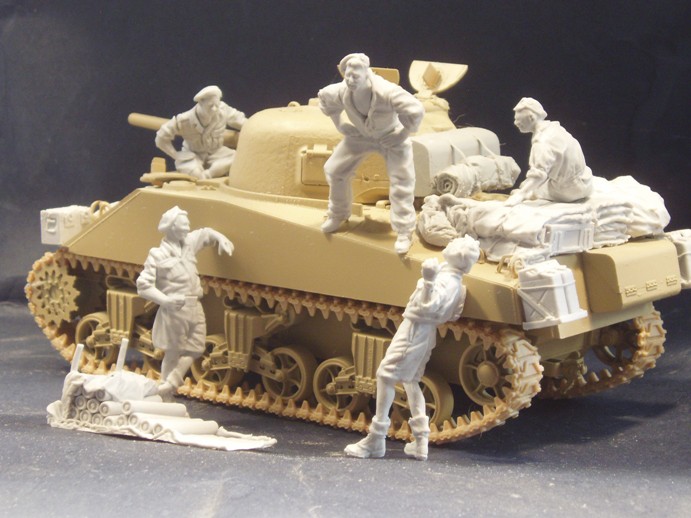 1/35 二战新西兰谢尔曼坦克乘员与堆积物(2)