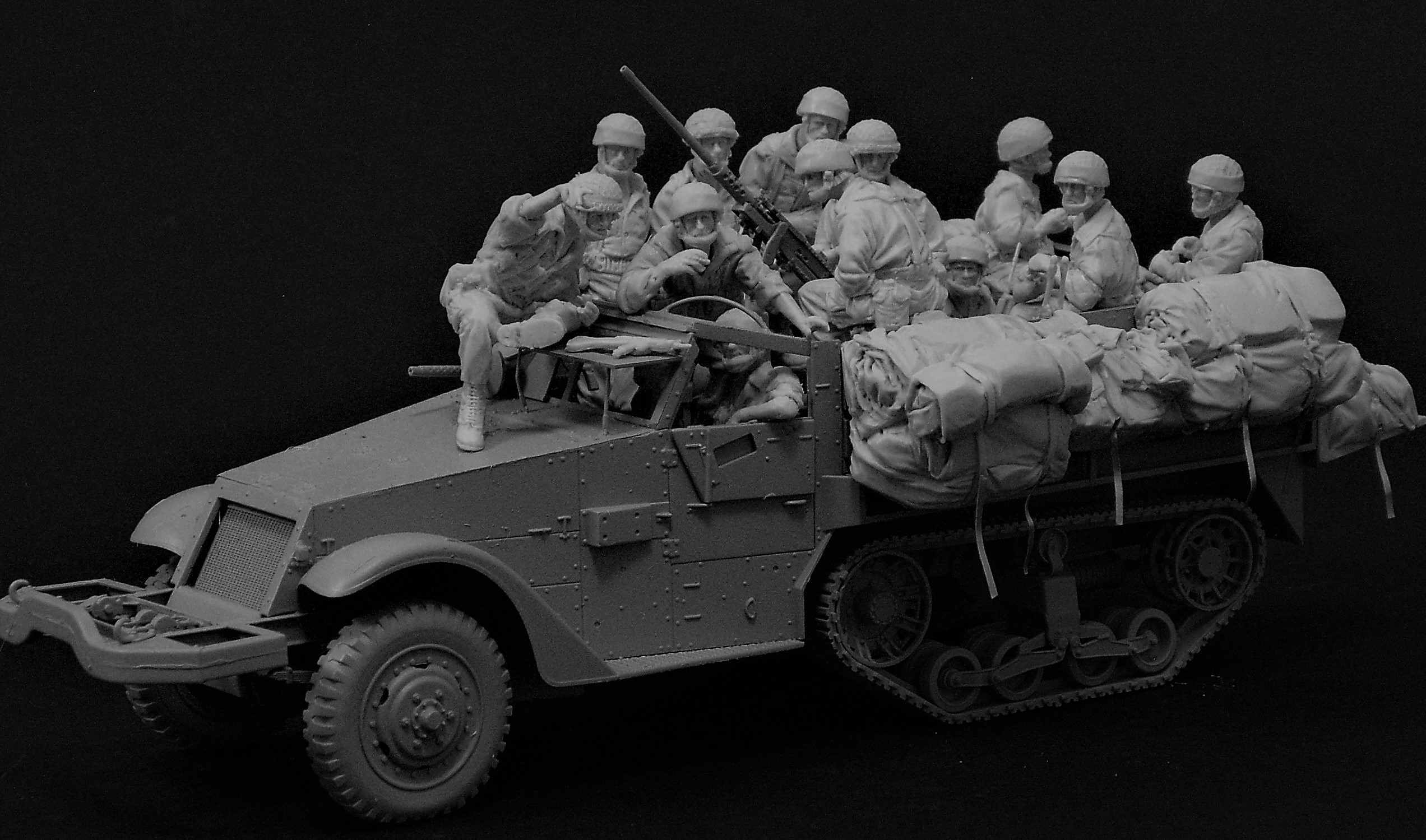 1/35 现代以色列半履带装甲车步兵乘员小队与堆积物(12人)