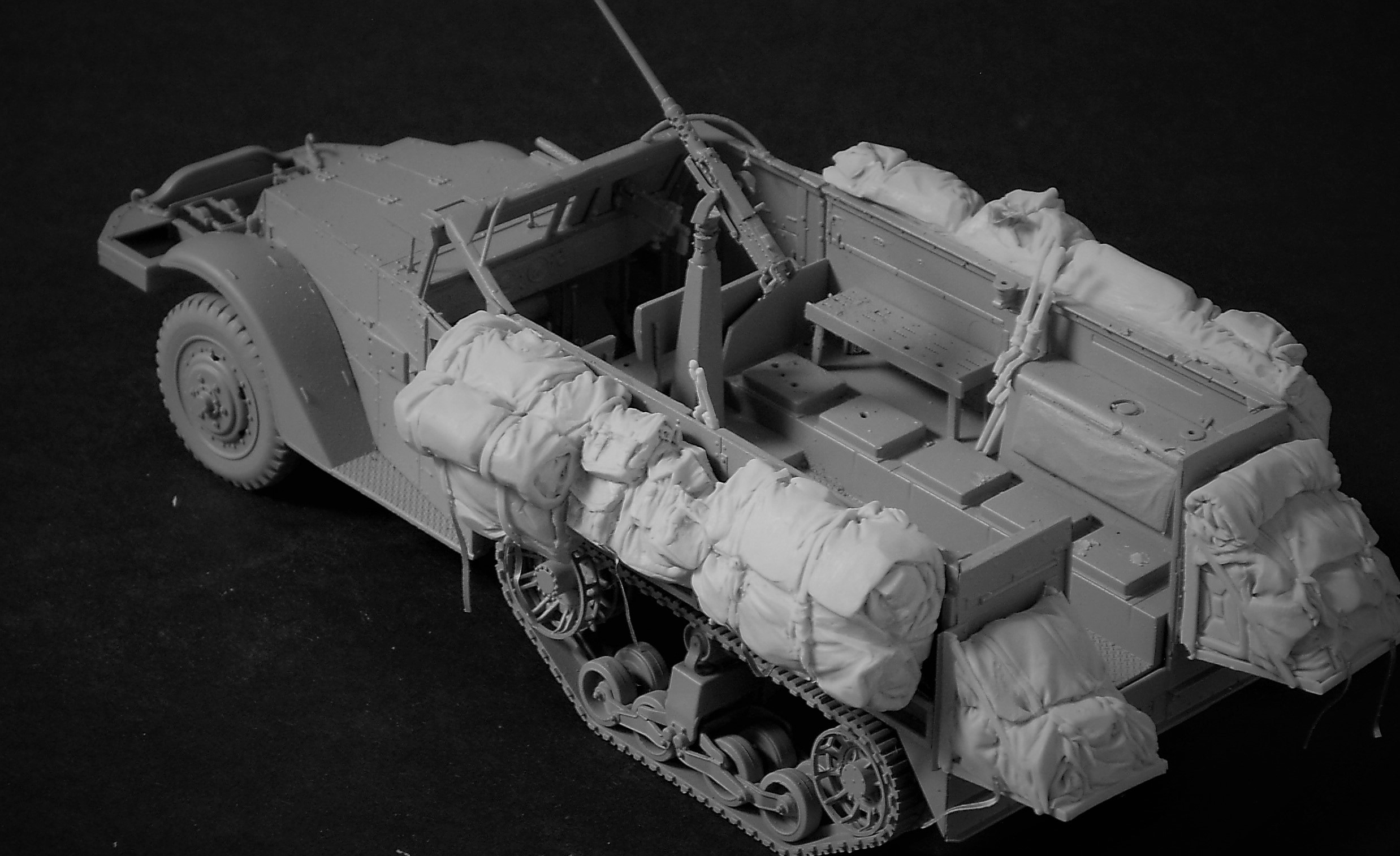 1/35 现代以色列半履带装甲车堆积物改造件 1/35 现代以色列半履带装甲车堆积物改造件