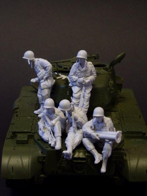 1/35 战后美国潘兴中型坦克步兵乘员小队(5人) 1/35 战后美国潘兴中型坦克步兵乘员小队(5人)
