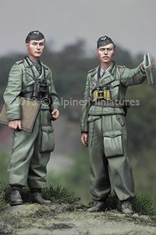 1/35 二战德国奥托卡尔尤斯与军官组 "第502重装甲营" - 点击图像关闭