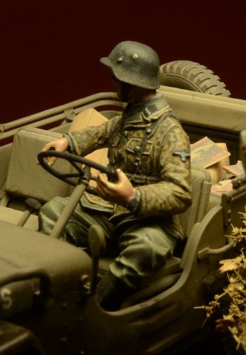 1/35 二战德国武装党卫军吉普车驾驶员"阿登战线1944年"