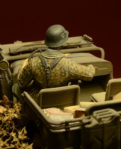 1/35 二战德国武装党卫军吉普车驾驶员"阿登战线1944年" - 点击图像关闭