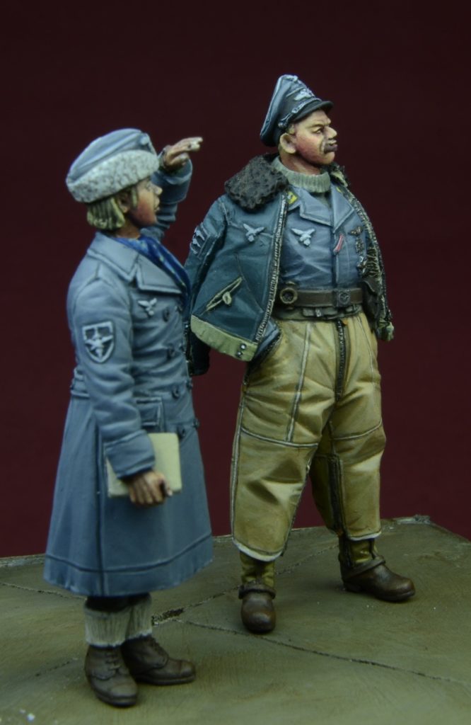 1/35 二战德国空军飞行员与女助手"1942-45年冬季" - 点击图像关闭