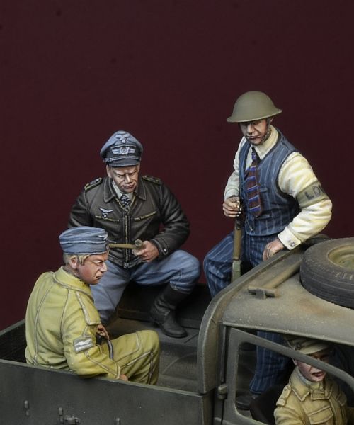 1/35 二战英国警卫与德国飞行员战俘1940年 - 点击图像关闭