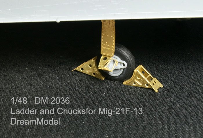 1/48 MiG-21F-13 鱼窝战斗机登机梯与机轮卡档改造蚀刻片(配小号手) - 点击图像关闭