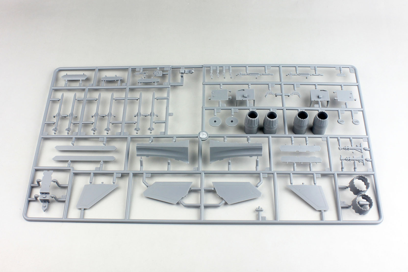 1/72 现代中国 J-20 歼-20威龙战斗机