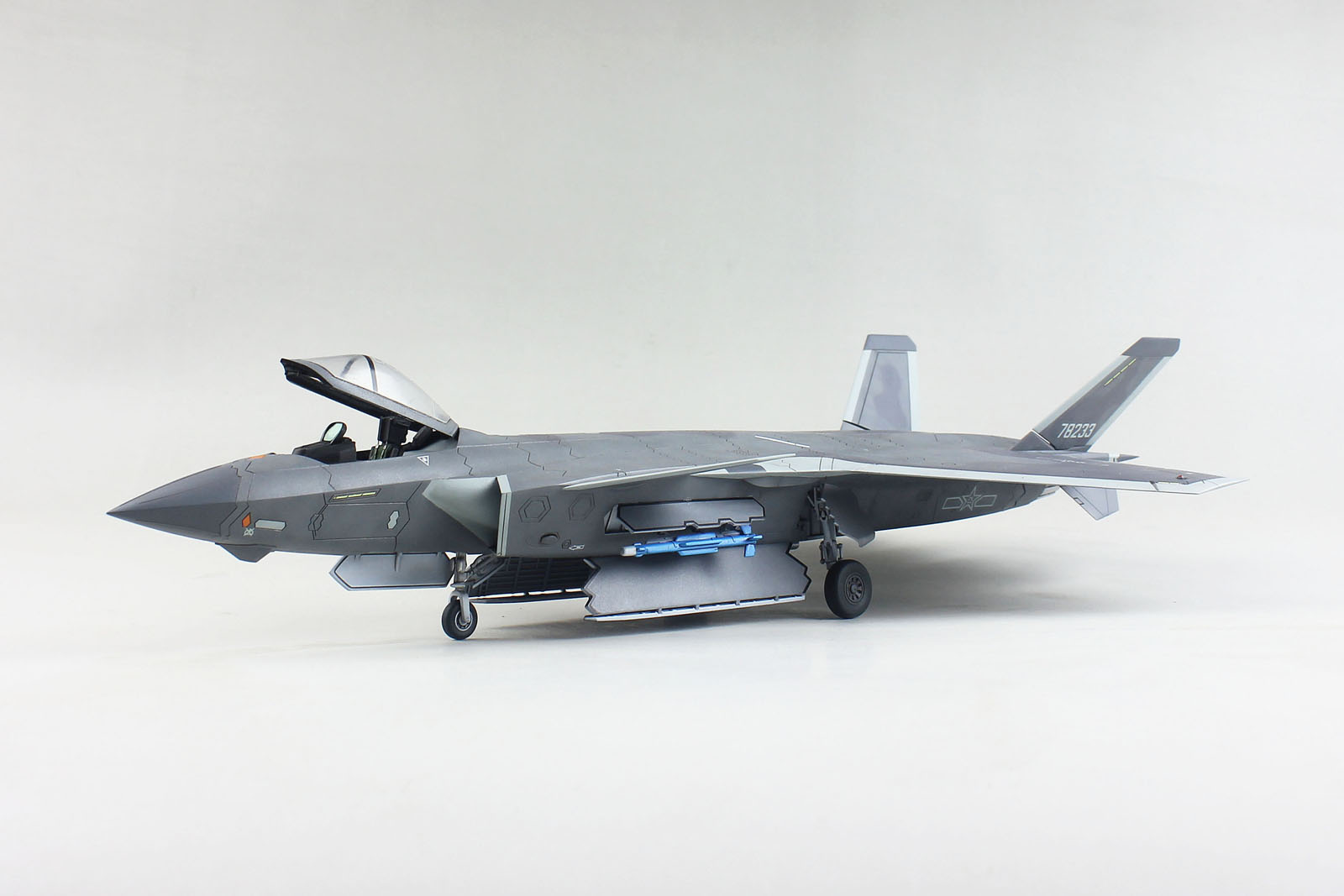 1/72 现代中国 J-20 歼-20威龙战斗机 - 点击图像关闭