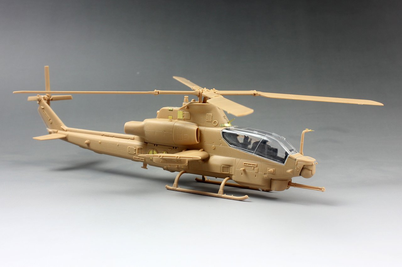 1/72 AH-1Z 蝰蛇武装直升机 - 点击图像关闭