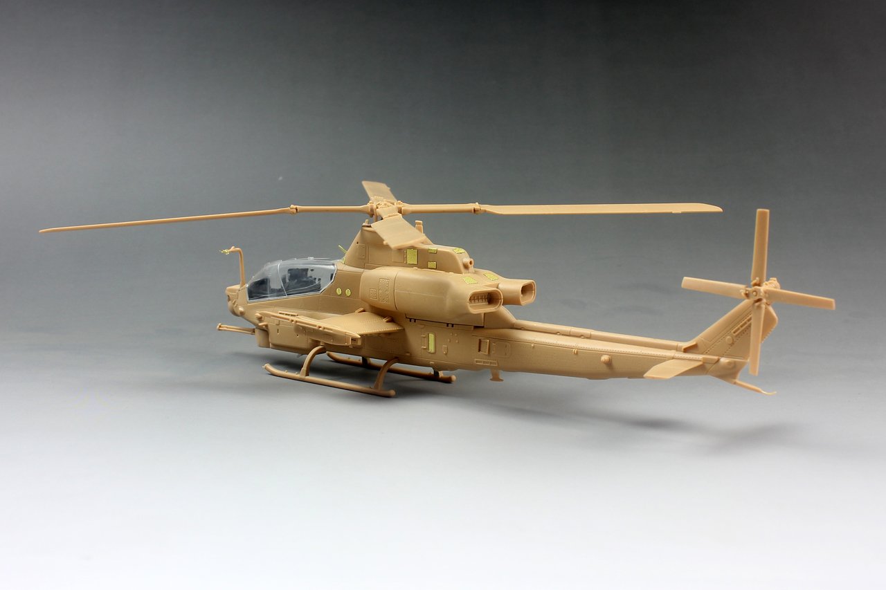 1/72 AH-1Z 蝰蛇武装直升机