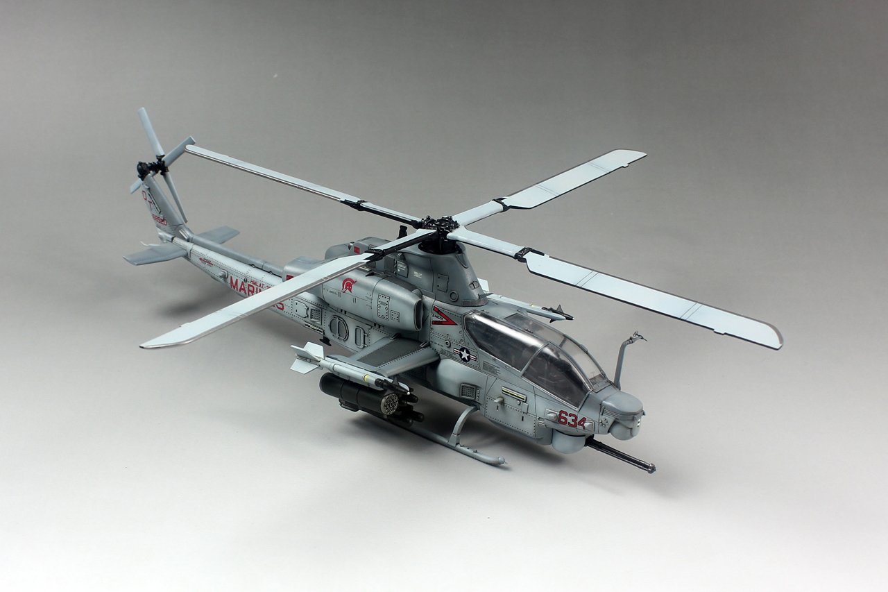 1/72 AH-1Z 蝰蛇武装直升机 - 点击图像关闭