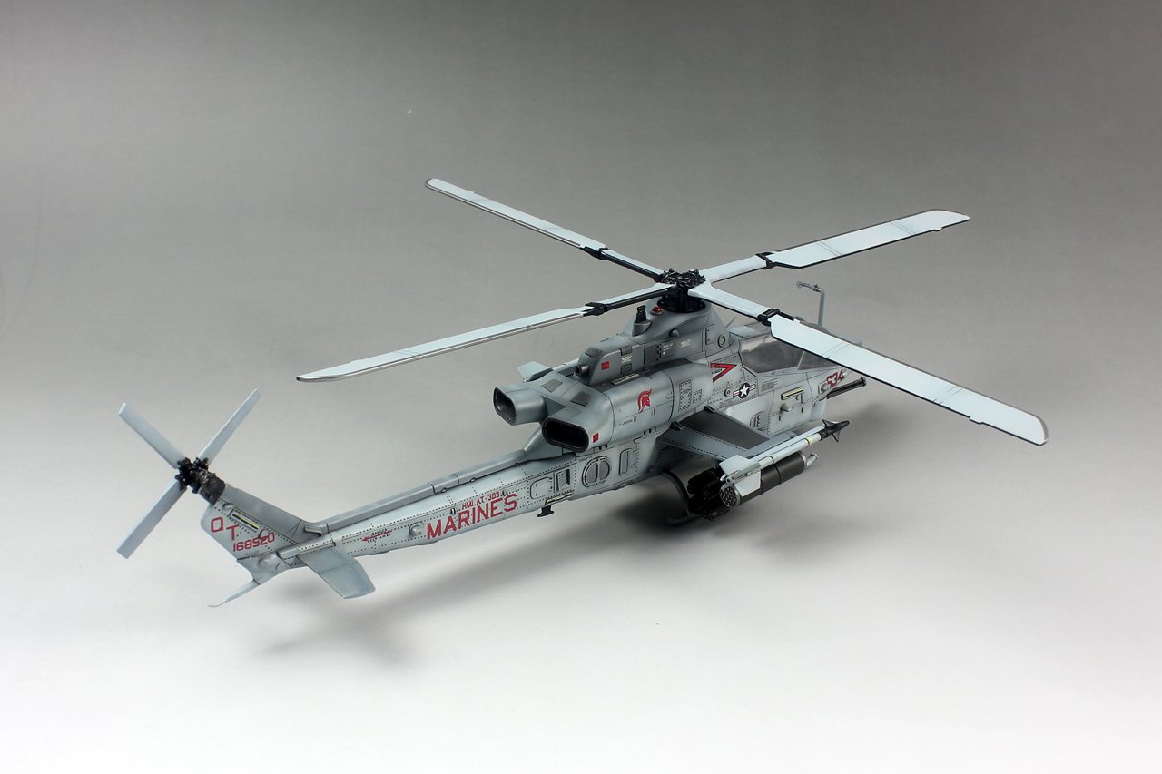 1/72 AH-1Z 蝰蛇武装直升机 - 点击图像关闭