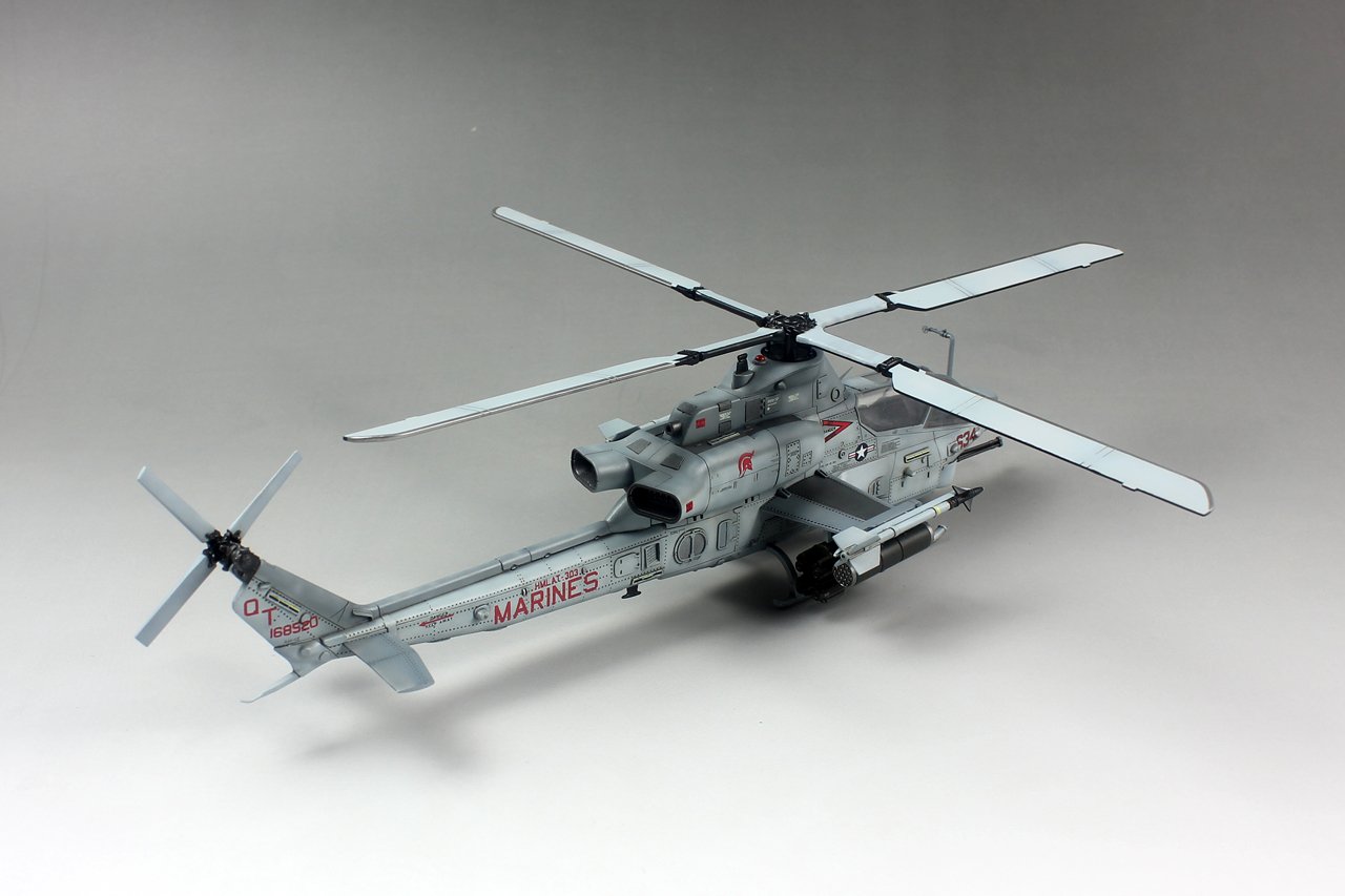 1/72 AH-1Z 蝰蛇武装直升机