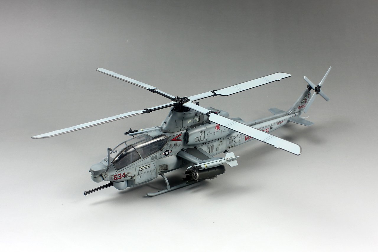 1/72 AH-1Z 蝰蛇武装直升机 - 点击图像关闭