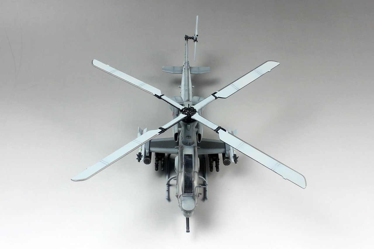 1/72 AH-1Z 蝰蛇武装直升机