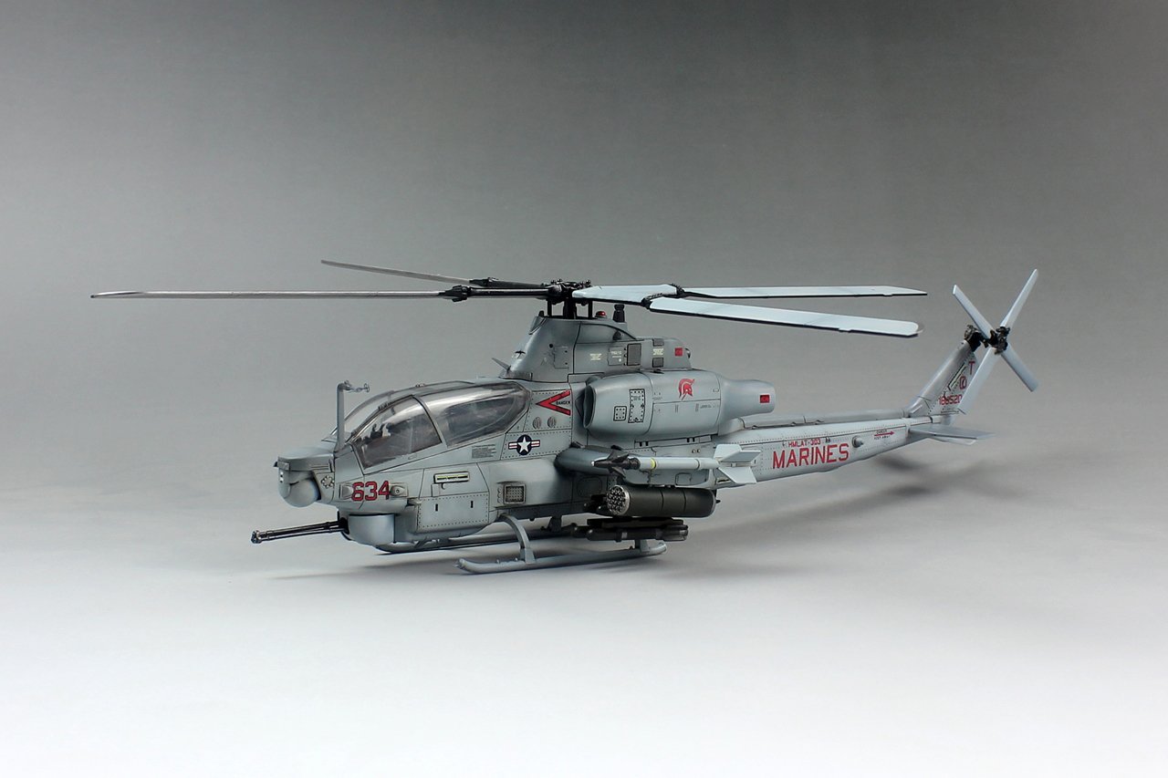 1/72 AH-1Z 蝰蛇武装直升机 - 点击图像关闭