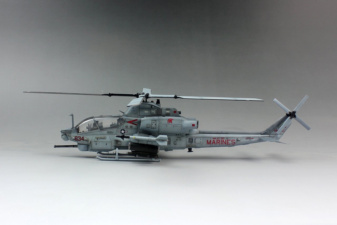1/72 AH-1Z 蝰蛇武装直升机