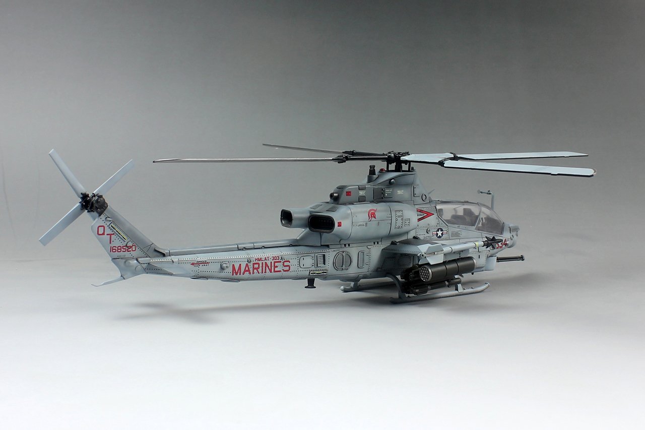 1/72 AH-1Z 蝰蛇武装直升机