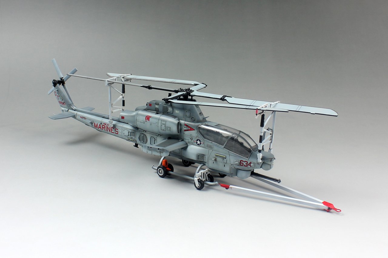 1/72 AH-1Z 蝰蛇武装直升机 - 点击图像关闭