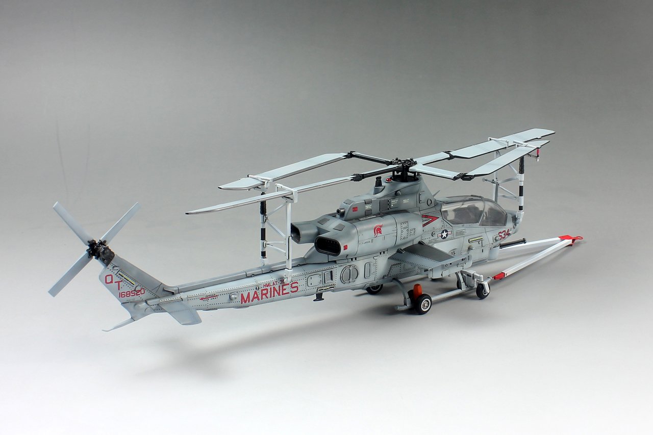 1/72 AH-1Z 蝰蛇武装直升机 - 点击图像关闭