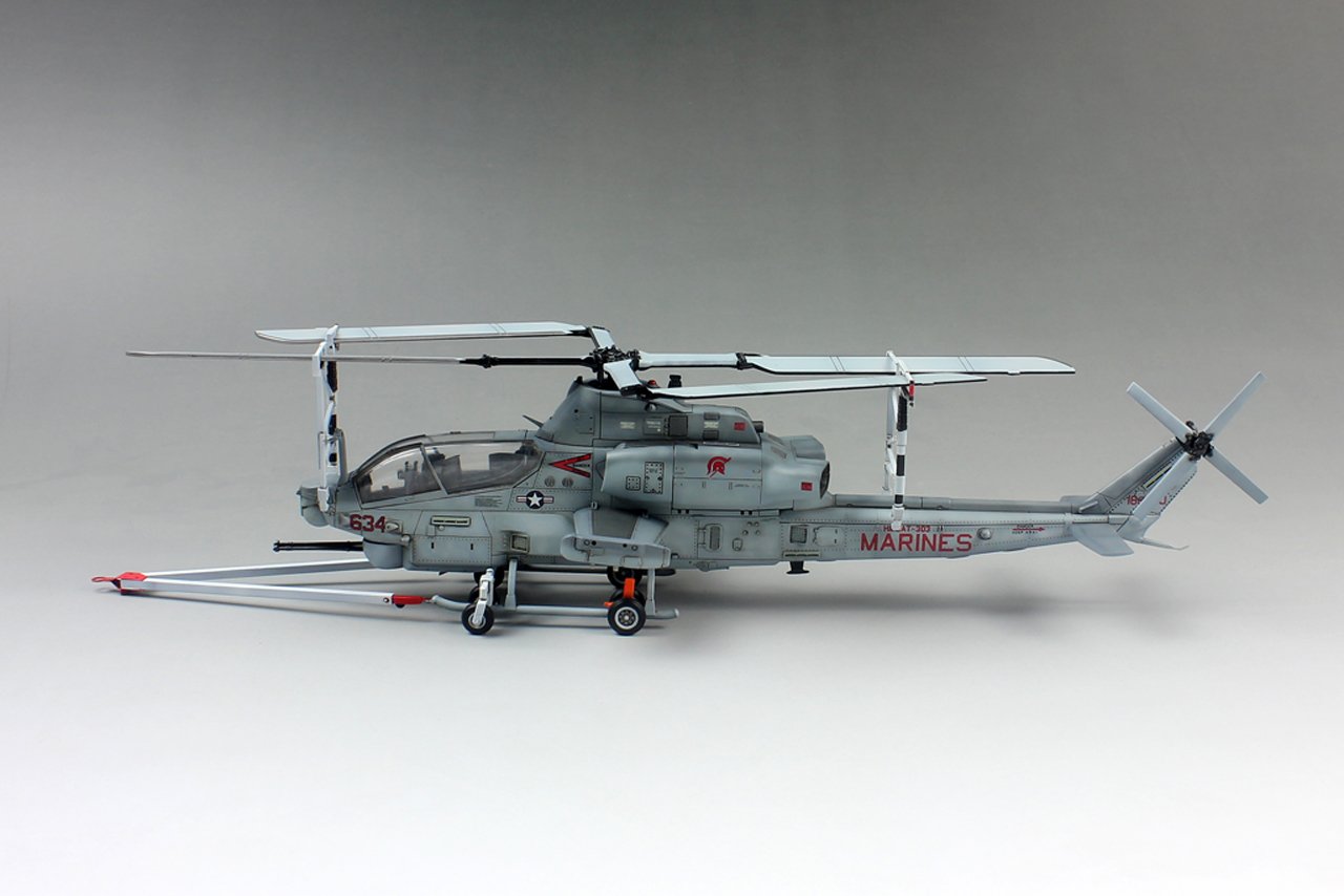 1/72 AH-1Z 蝰蛇武装直升机 - 点击图像关闭