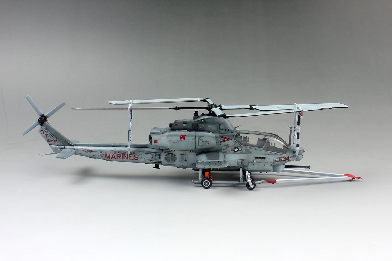 1/72 AH-1Z 蝰蛇武装直升机