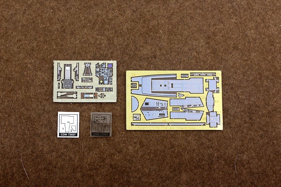 1/72 MiG-29A 支点战斗机彩色座舱蚀刻片(配小号手)