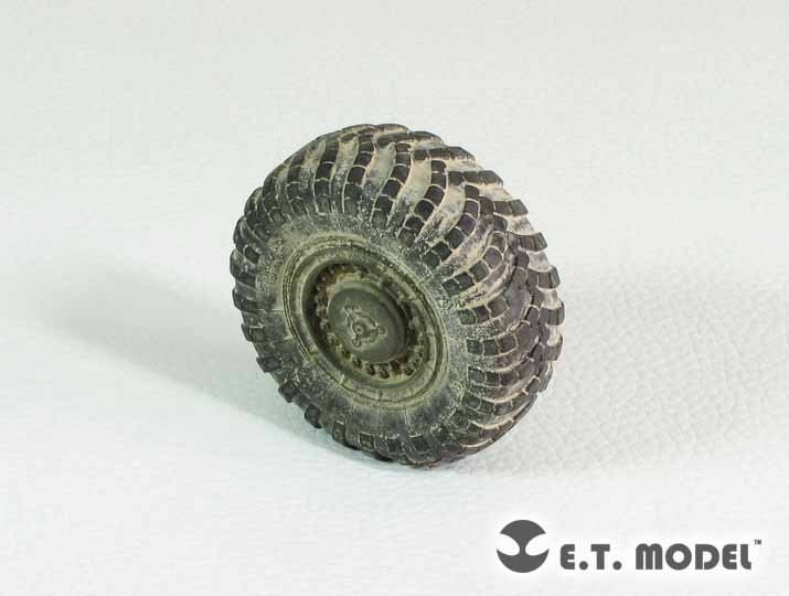 1/35 现代苏联飞毛腿B型导弹发射车车轮改造件(配小号手01019)