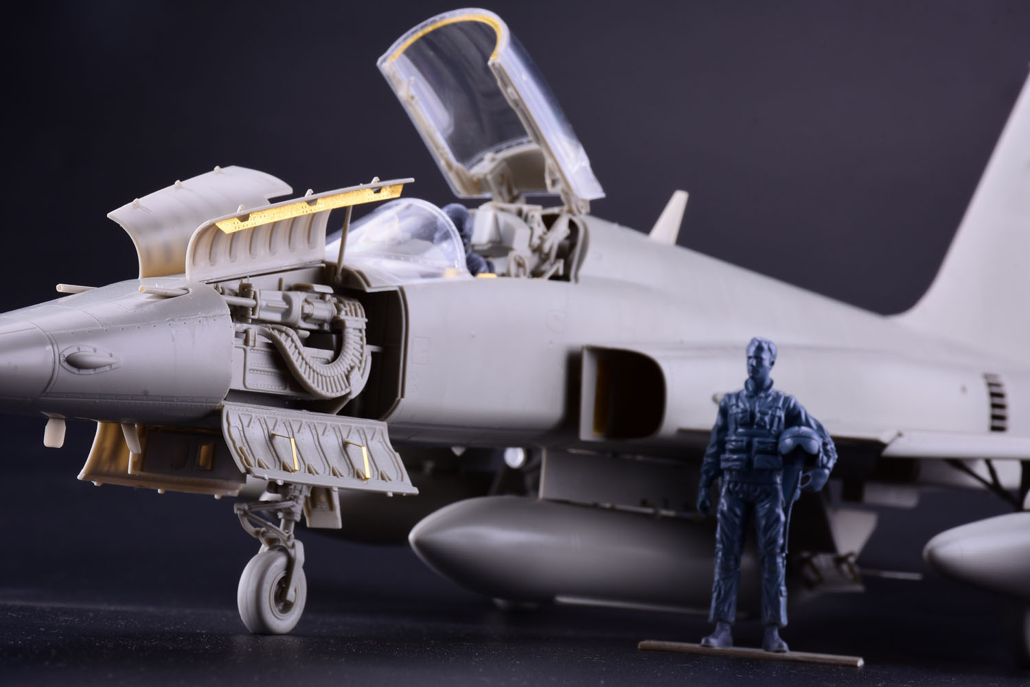 1/32 现代美国 F-5E 虎II战斗机
