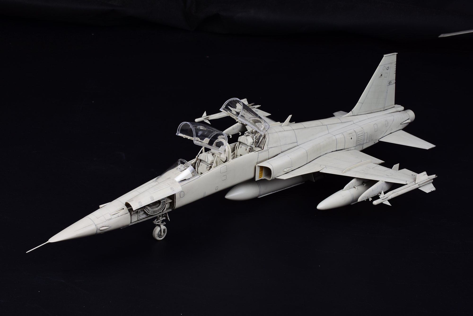 1/32 F-5F 虎II战斗机