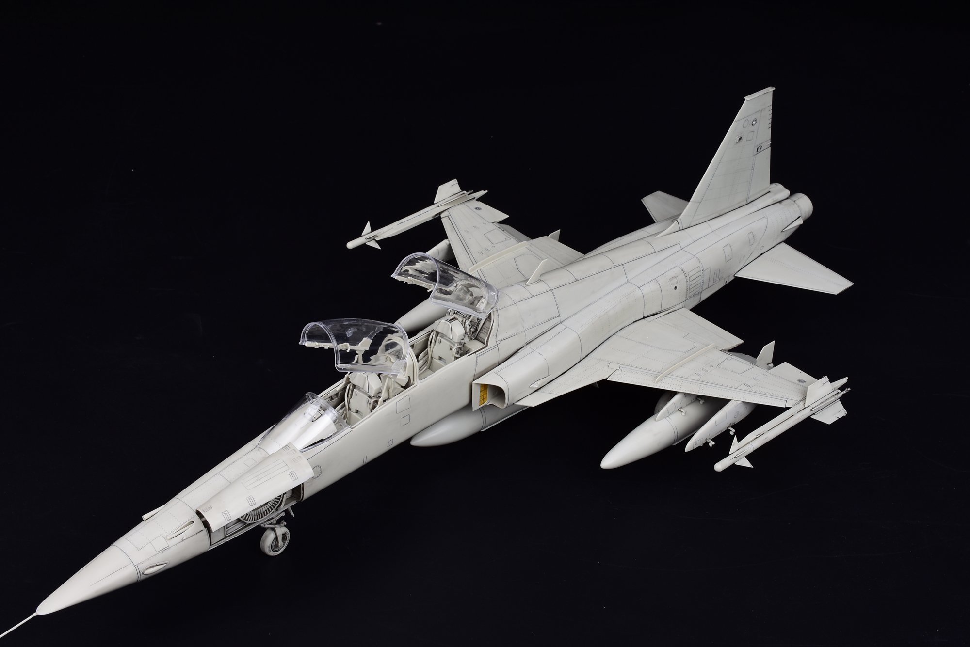 1/32 F-5F 虎II战斗机