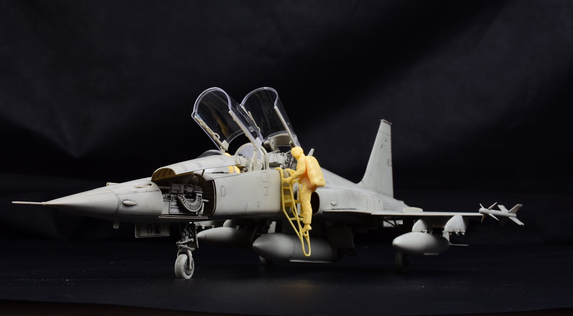 1/32 F-5F 虎II战斗机