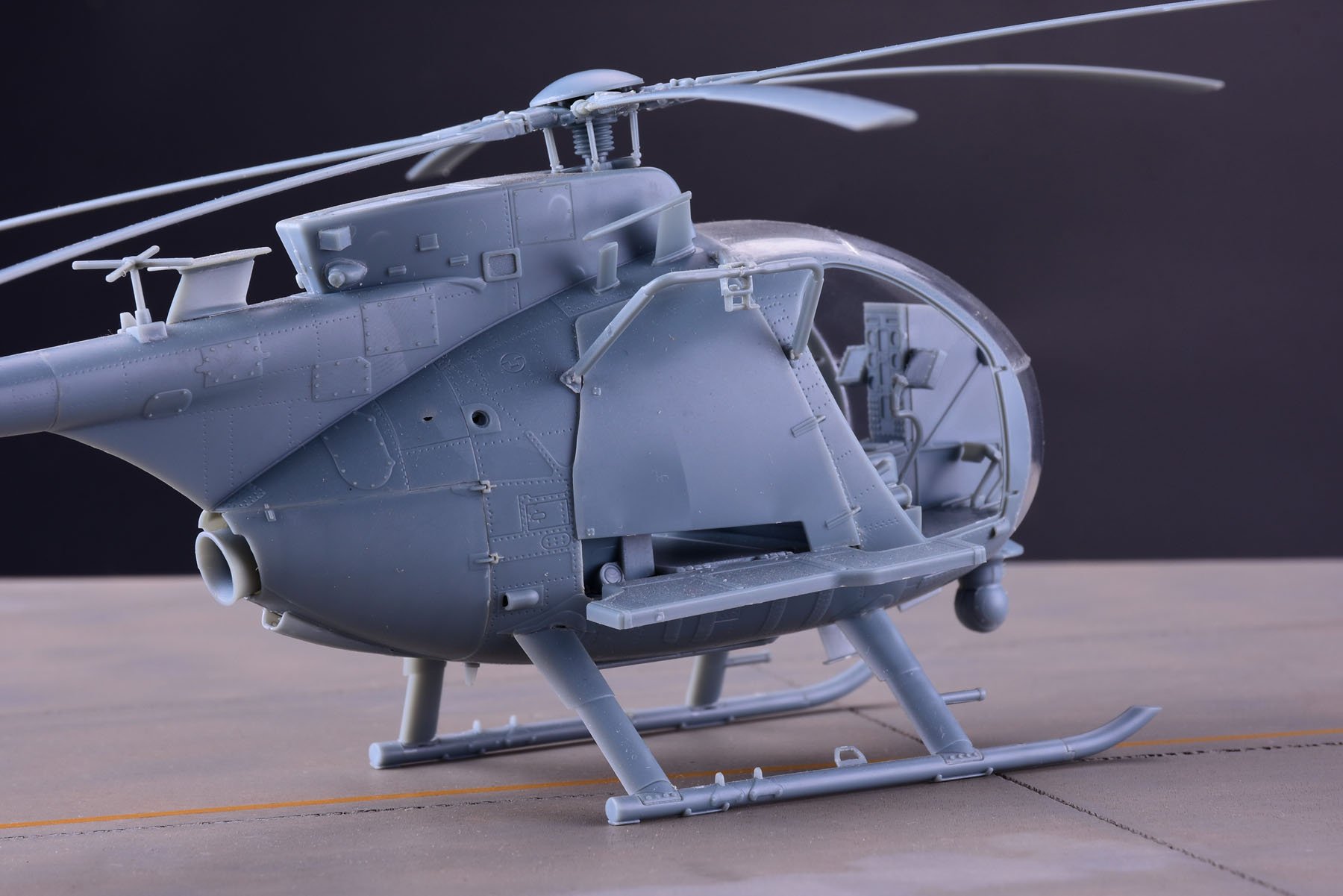 1/35 AH-6J/MH-6J 小鸟轻型直升机(配树脂兵人) - 点击图像关闭