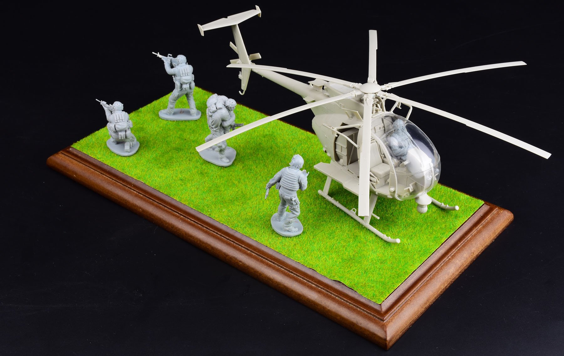 1/35 AH-6J/MH-6J 小鸟轻型直升机(配树脂兵人) - 点击图像关闭