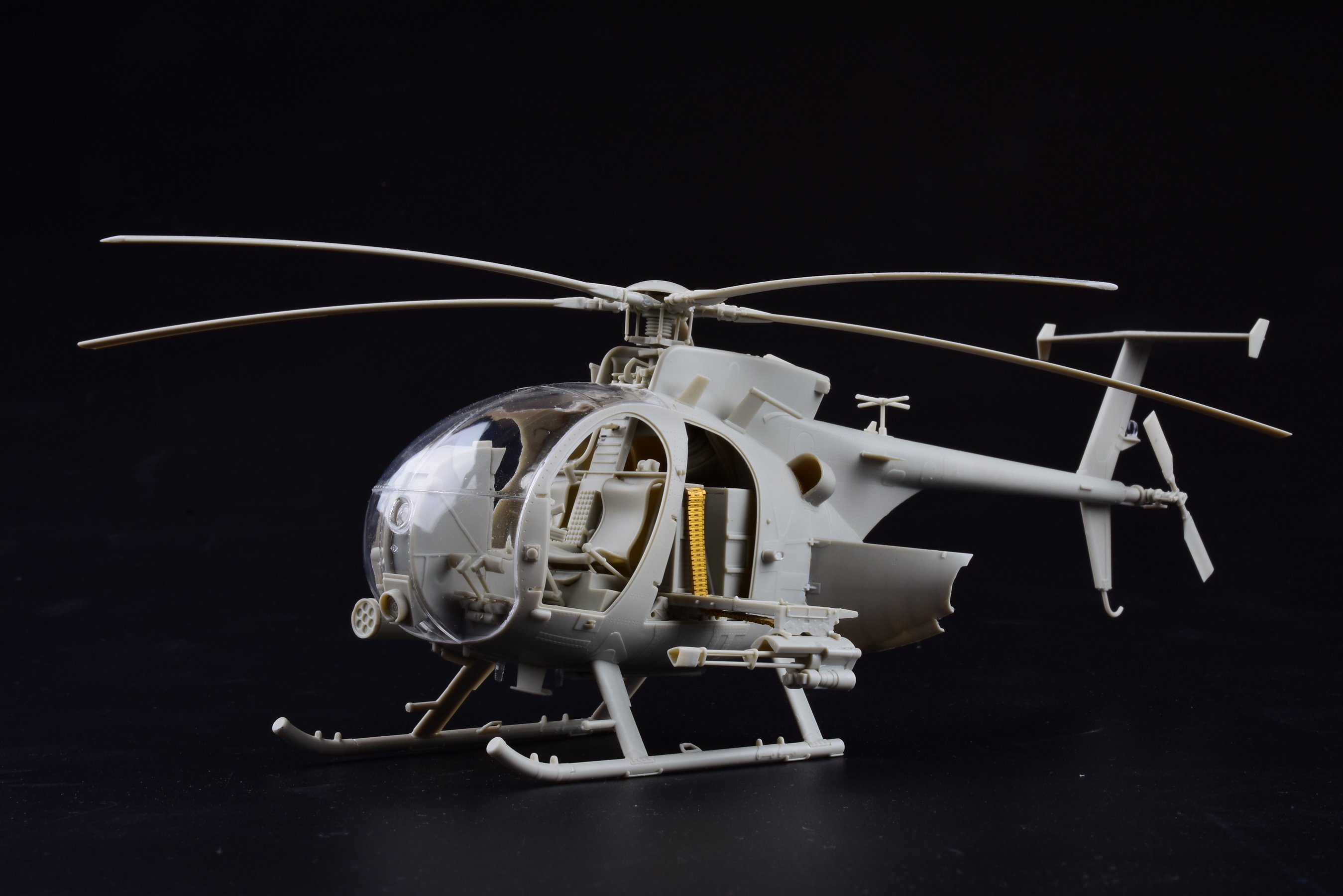 1/35 AH-6J/MH-6J 小鸟轻型直升机 - 点击图像关闭