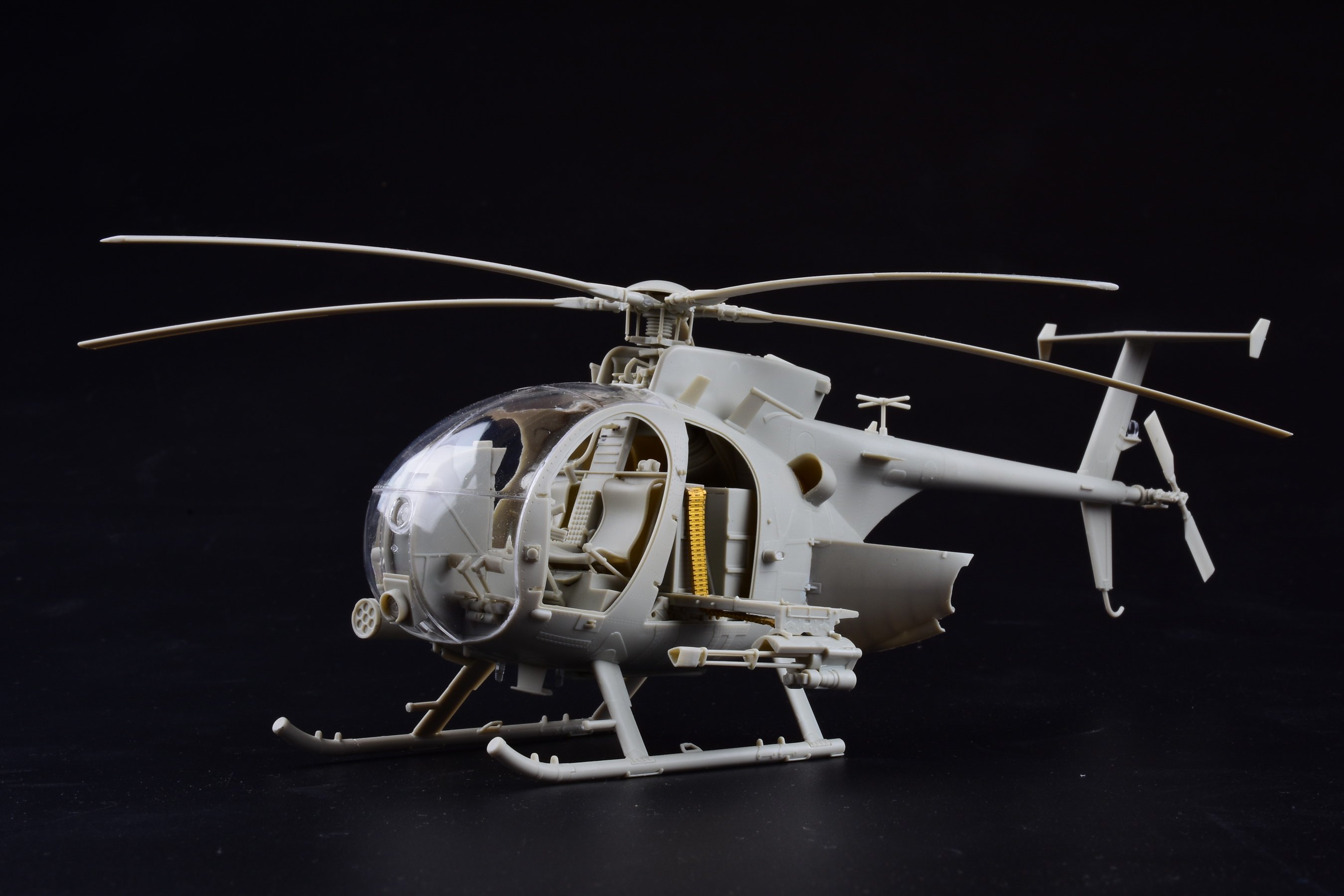 1/35 AH-6J/MH-6J 小鸟轻型直升机