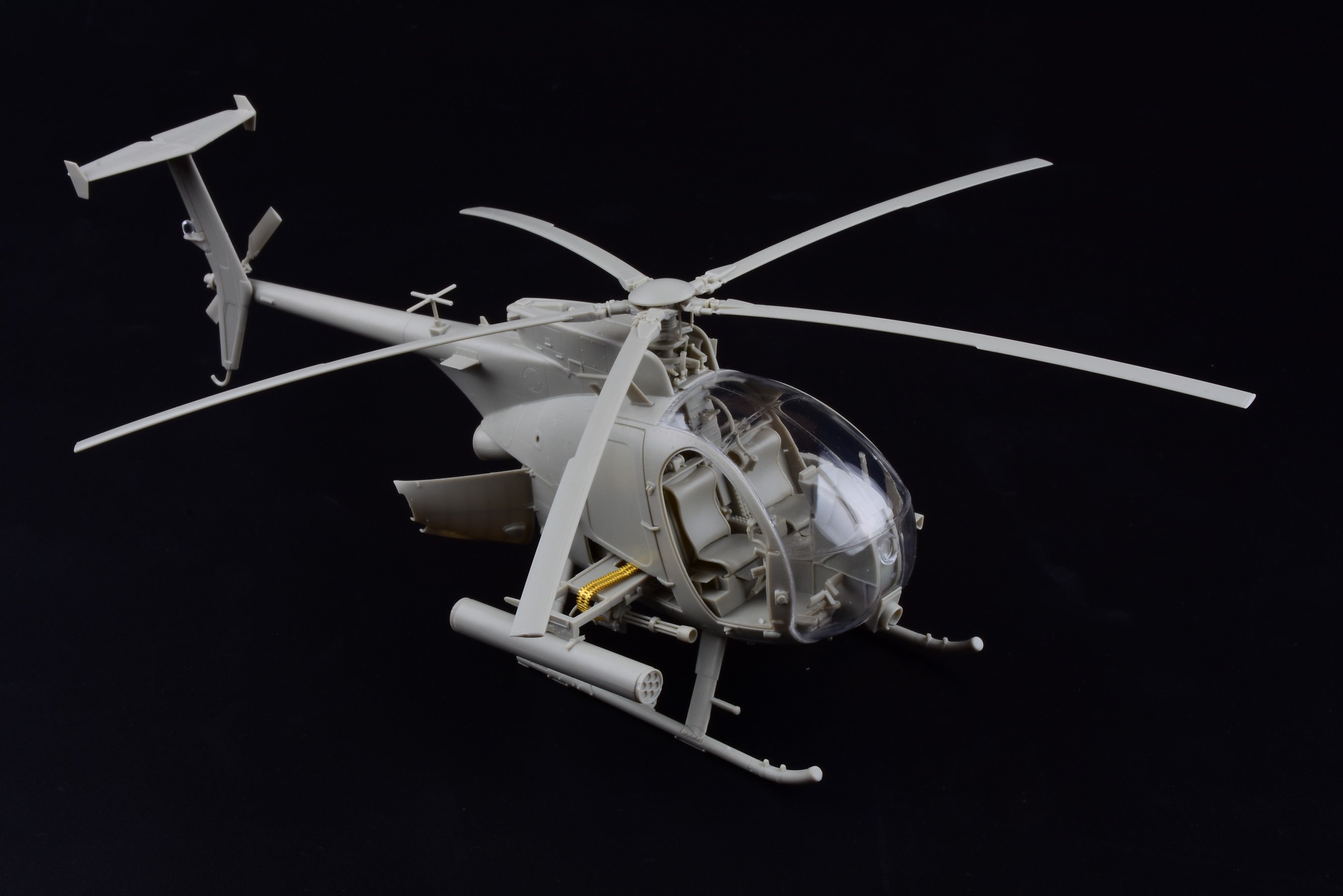 1/35 AH-6J/MH-6J 小鸟轻型直升机