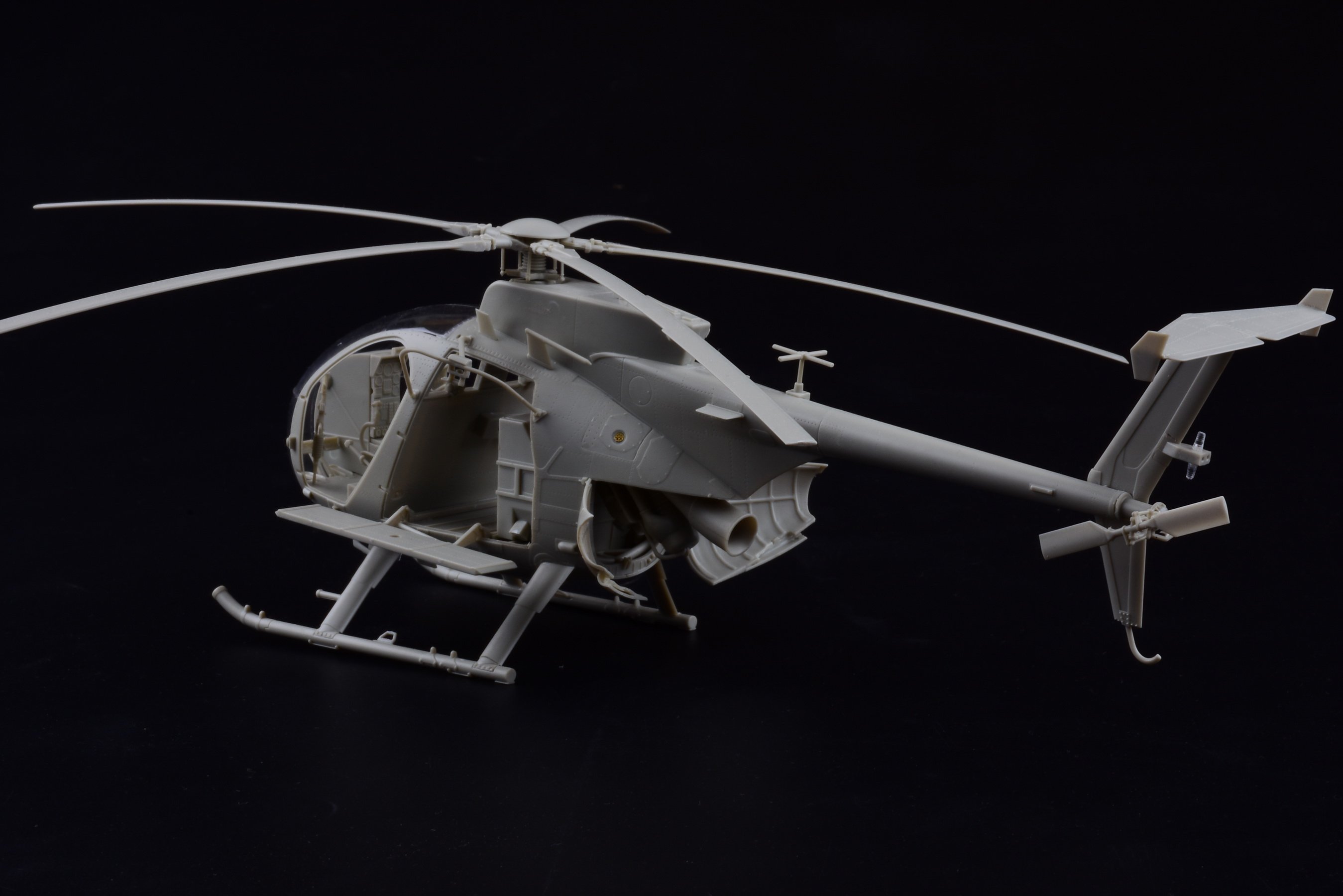 1/35 AH-6J/MH-6J 小鸟轻型直升机