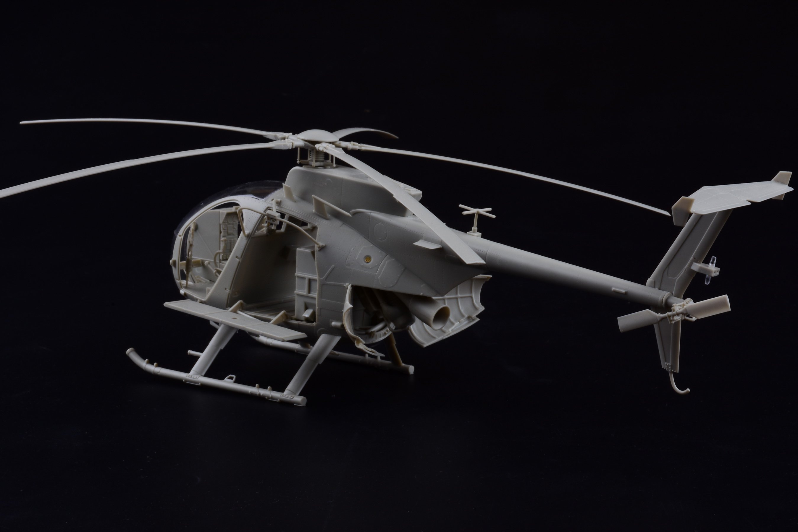 1/35 AH-6J/MH-6J 小鸟轻型直升机 - 点击图像关闭